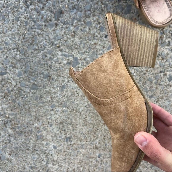 Sugar Brown Mule/ Clog. Size 8-9 - Picture 5 of 6